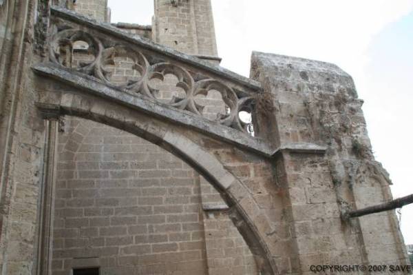 Mimari Özellikler  - Flying Buttresses